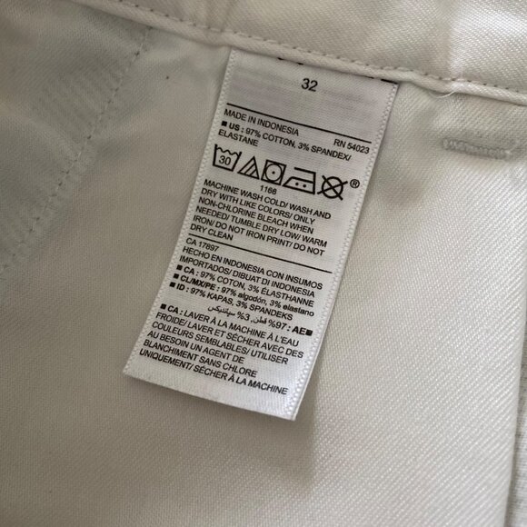 Old Navy Mens Ultimate Slim Built-In Stretch Blue White Shorts. Size 32. NWT - Picture 6 of 8